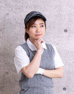 悩んでいるゴルファー
