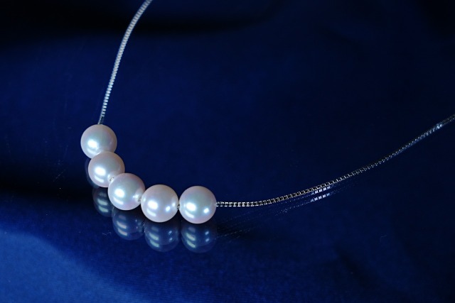 シルバーチェーン 花珠真珠5珠スルーネックレス